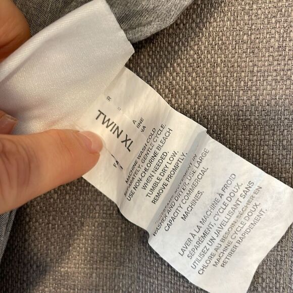 UGG®Devon 200-Thread-Count Twin XL Sheet Set in Gray Heather - Picture 7 of 7